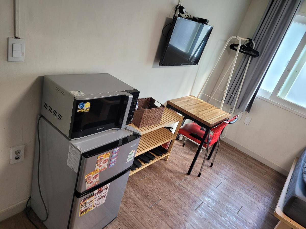 Able Guesthouse Hongdae 2 Сеул Экстерьер фото