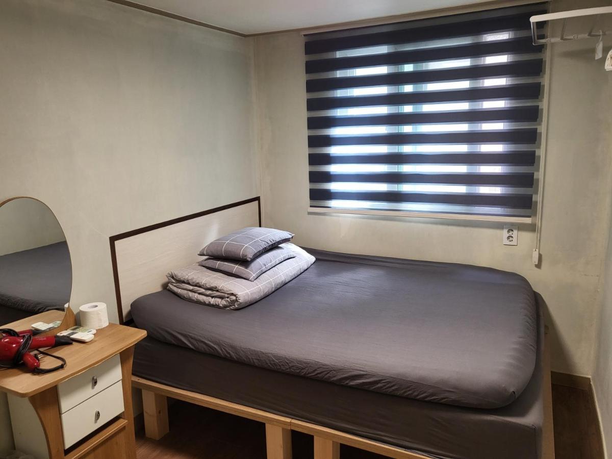Able Guesthouse Hongdae 2 Сеул Экстерьер фото