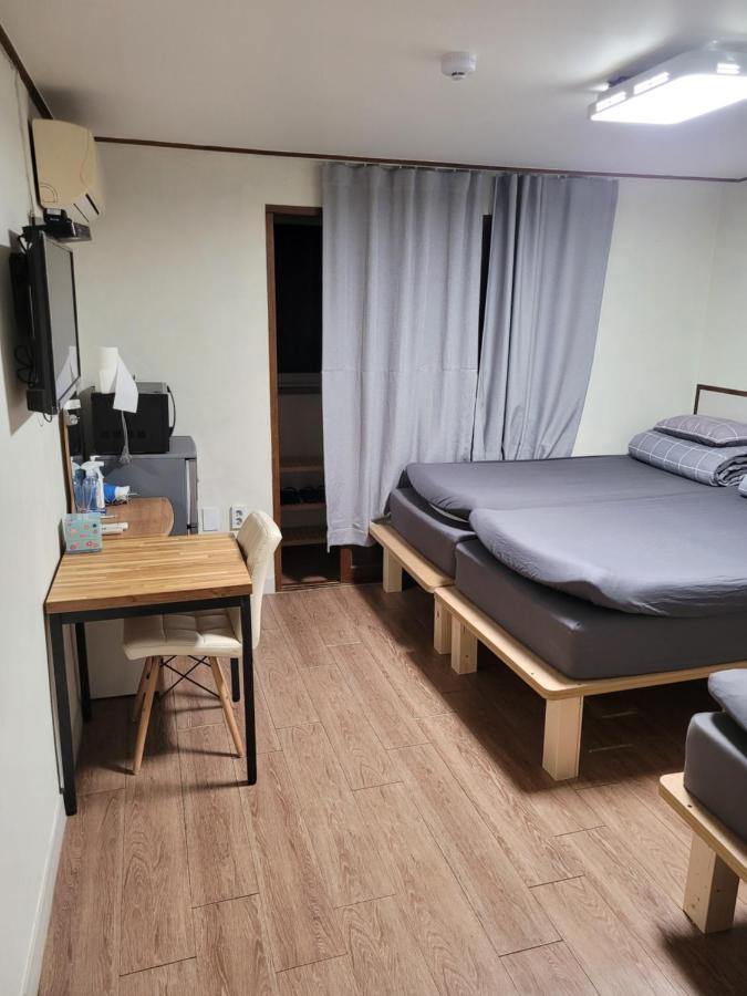 Able Guesthouse Hongdae 2 Сеул Экстерьер фото
