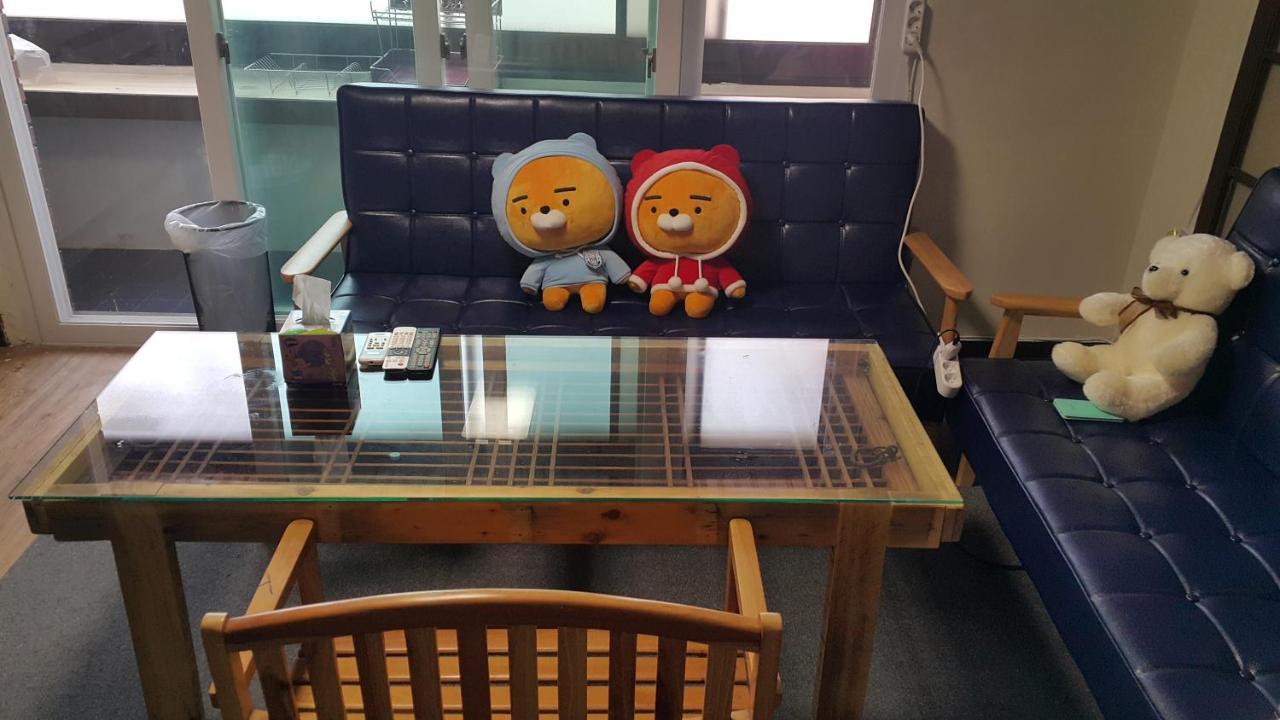 Able Guesthouse Hongdae 2 Сеул Экстерьер фото