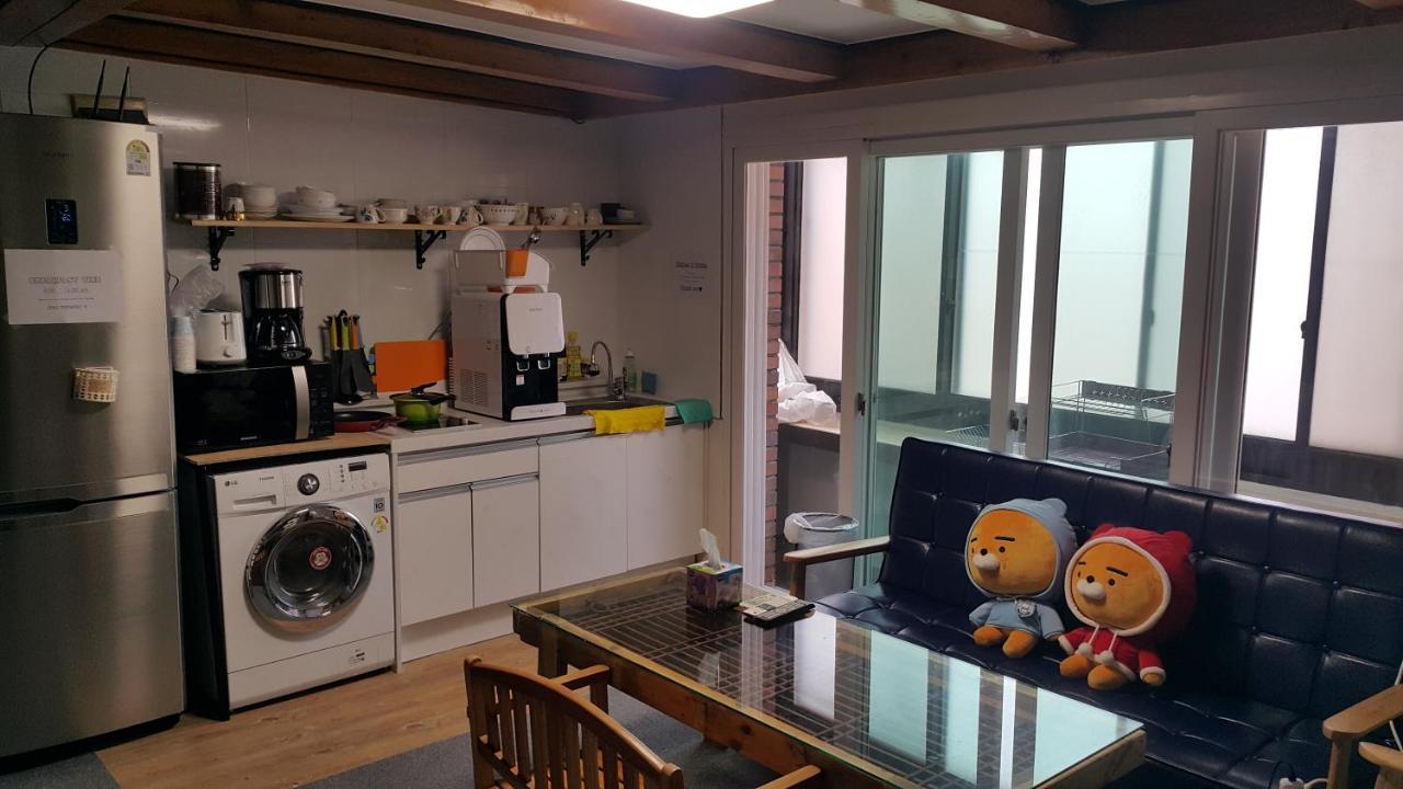 Able Guesthouse Hongdae 2 Сеул Экстерьер фото